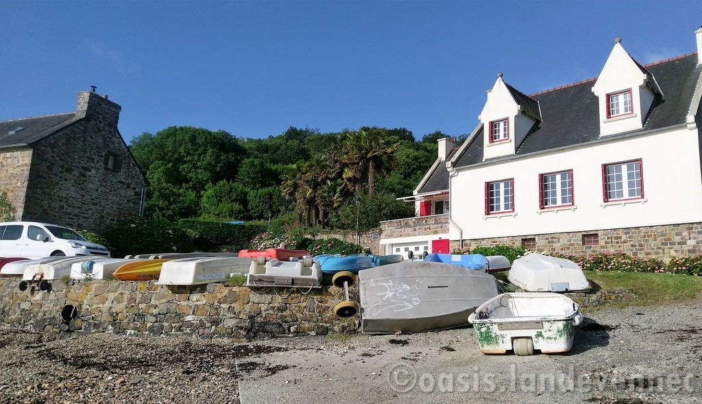 L'Oasis Landevennec vue de la plage