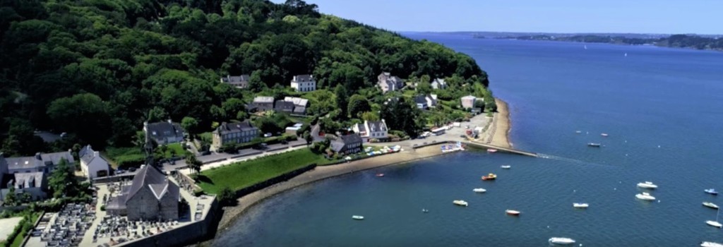 Vue aérienne de l'Oasis et du port Maria de Landevennec